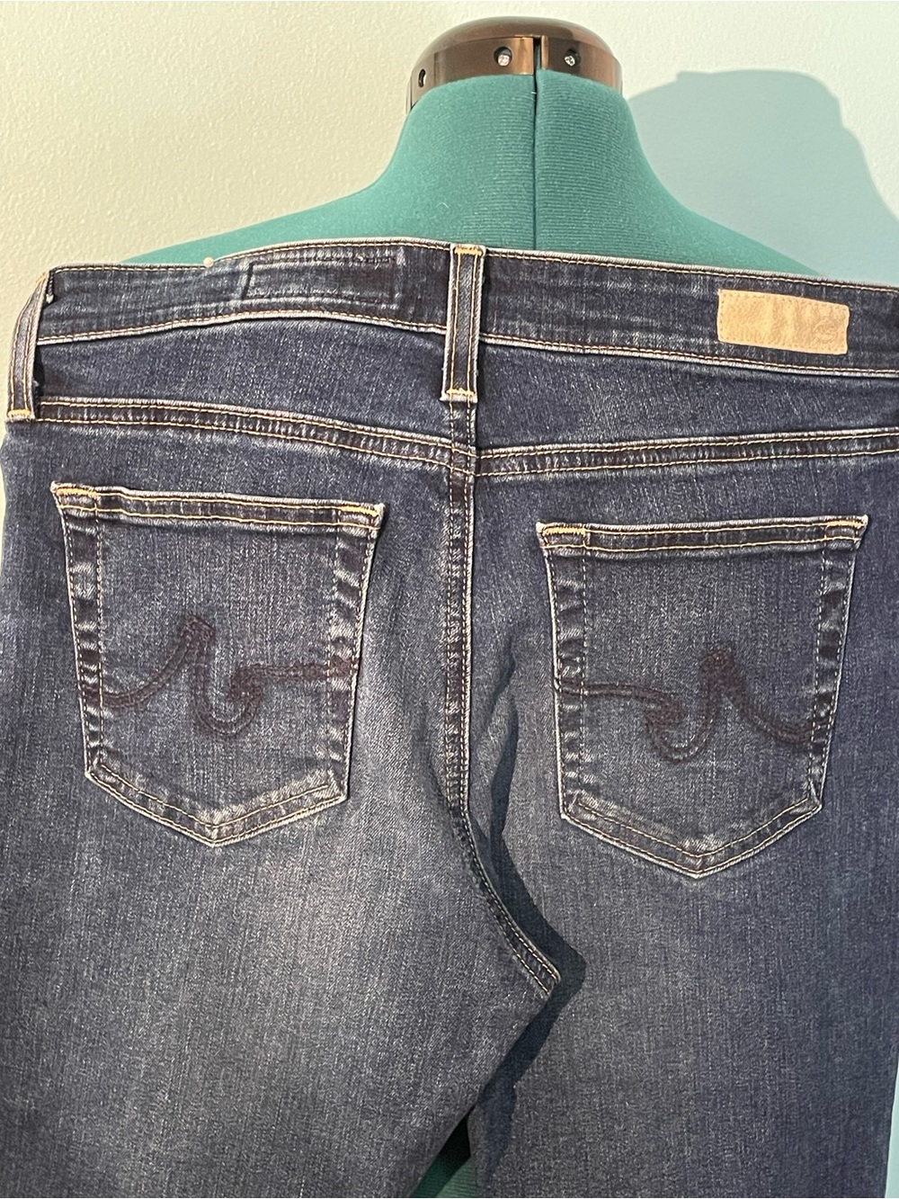 AG Adriano Goldschmied Women's Dark Blue Skinny Jeans with Back Pocket Stitch